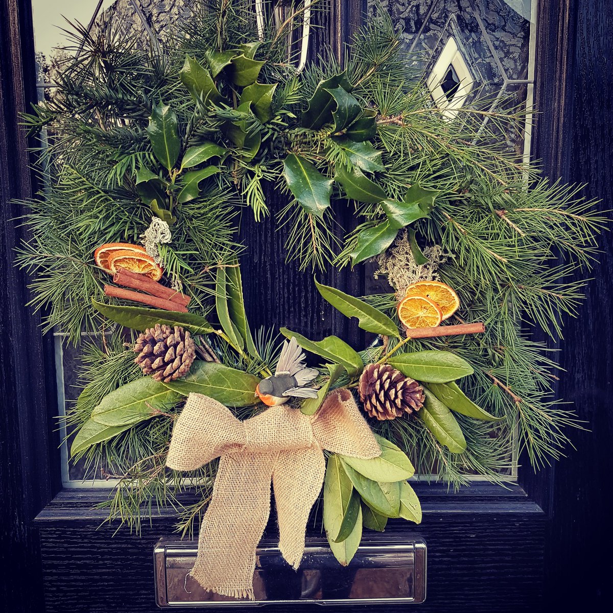 #handmadechristmas #homestyling #wreath #wreathmaking #Christmas #redrobin #bobbingalong #luxehome #luxeinteriorstyle