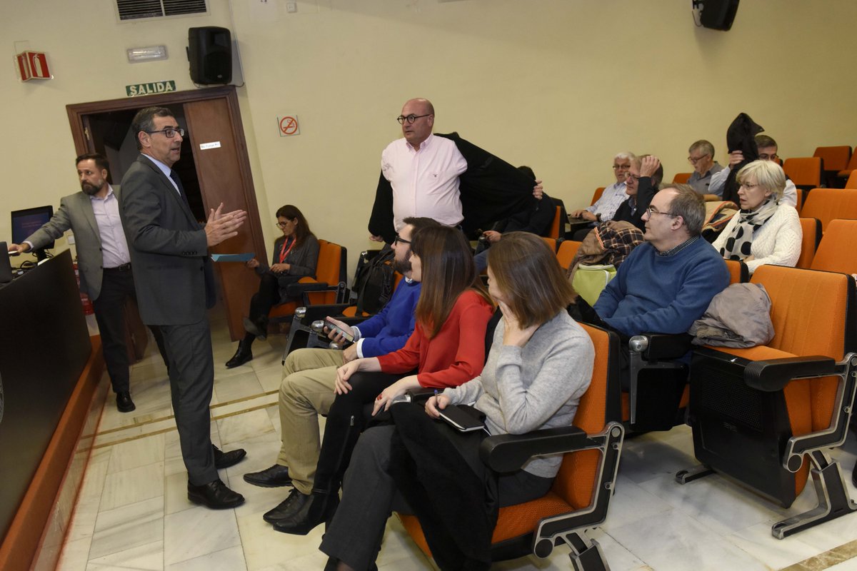UMU's tweet photo. Presentación de la Estrategia Digital de la Universidad de Murcia, que tuvo lugar ayer a cargo de Pedro M. Ruiz, Delegado del #RectorUMU para la Universidad Digital. https://t.co/HFbcxjPlLJ