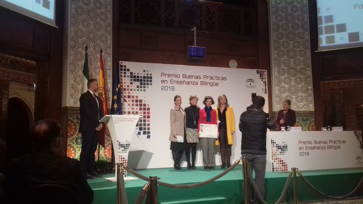 Juama_Estevez's tweet photo. El IES Llanes recoge el Premio Buenas Prácticas Bilingüe 2018. Desde el @CEPdeSevilla nuestra más sincera Enhorabuena.@iesllanesevilla https://t.co/auKilZK1ad