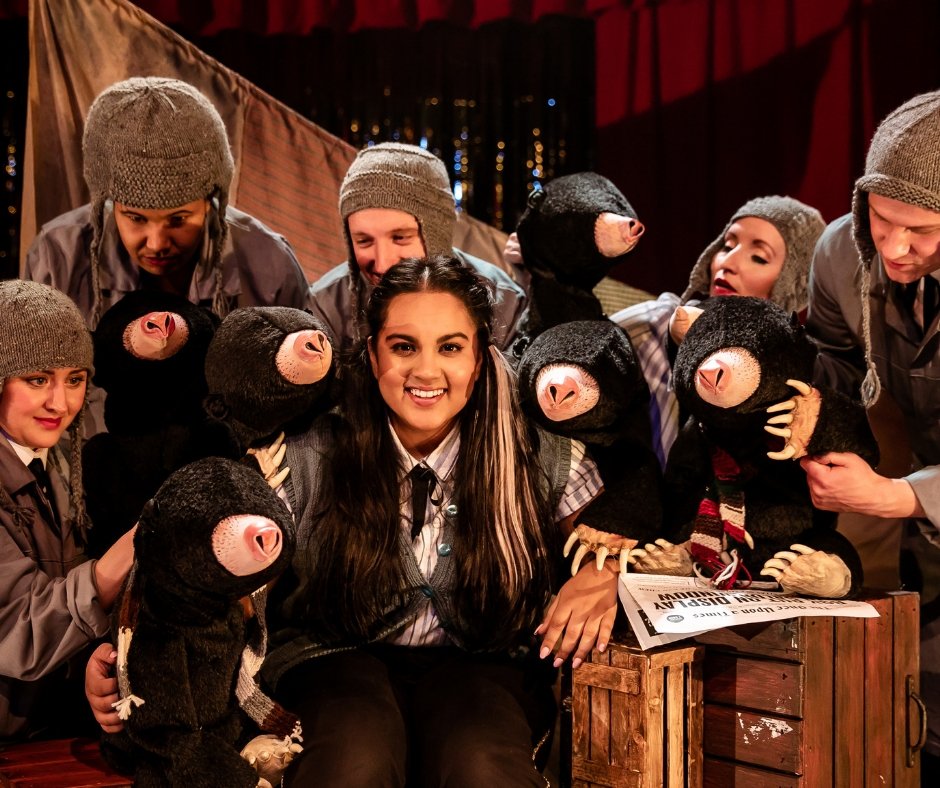inthewrongcrowd's tweet image. This year @ovalhouse launched a Pay It Forward scheme: bookers donate the cost of a ticket for a local child, who wouldn't have the chance to see a show. 24 children from Lambeth have seen #AllNewSnowWhite as a result! Big thanks from everyone at Ovalhouse and The Wrong Crowd!