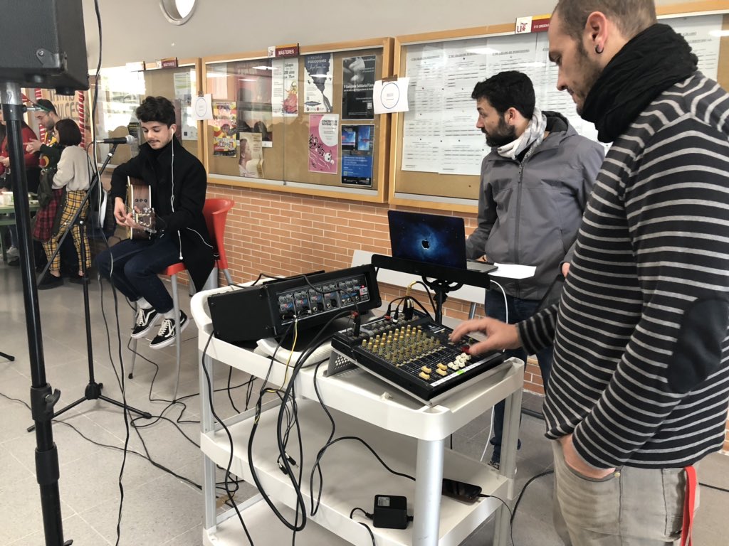 marramirez's tweet photo. En la #Fcom nos gusta mucho el mes de diciembre... Concierto en el marco de nuestra programación navideña.  

Gracias @DelegacionFcom por hacer que nuestra navidad sea más dulce. 

@Gabifcom @unisevilla https://t.co/eMPxZgBw6d