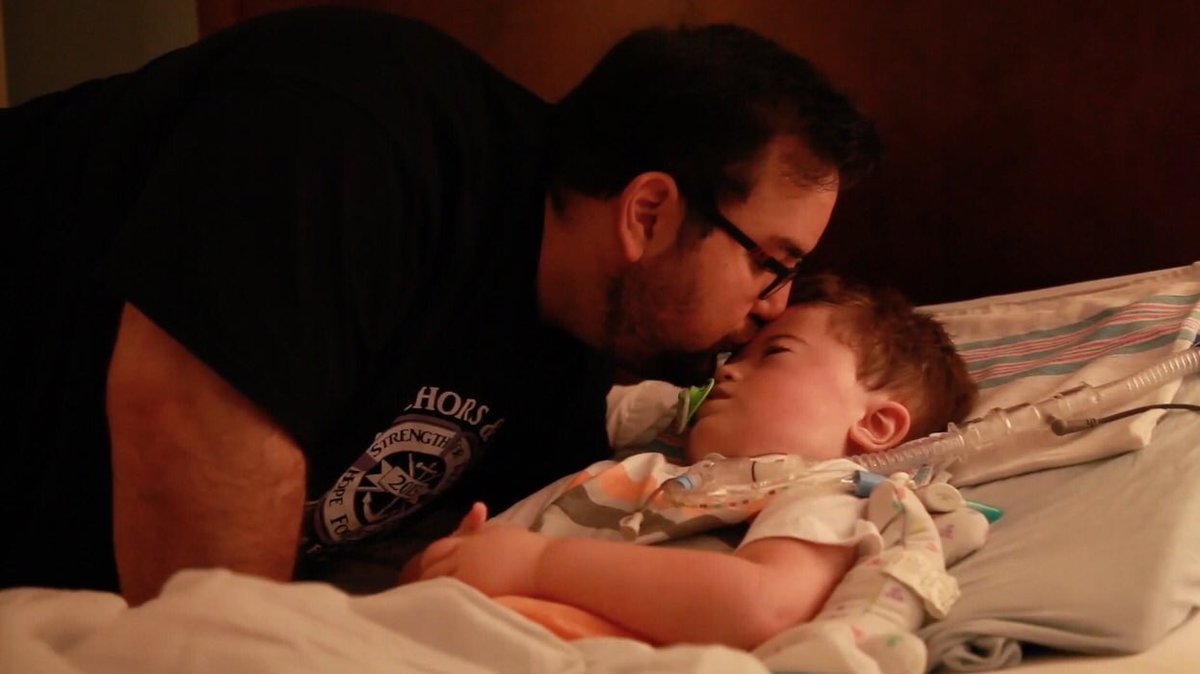 TB_Times's tweet image. 1/ A Tampa boy named Lincoln DeLuna was born with a rare genetic disease. Though his mind is alive, his body is extremely weak. This is his story.

Thread: