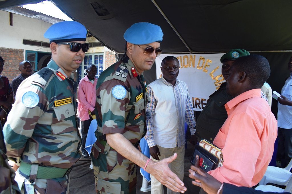 #IndianArmy #Peacekeepers, continuing their efforts to extend a helping hand to those in need, INDBATT II distributed domestic solar lamps to the residents of a remote village in its area of responsibility in #DR Congo. Their effort was highly appreciated by the locals.