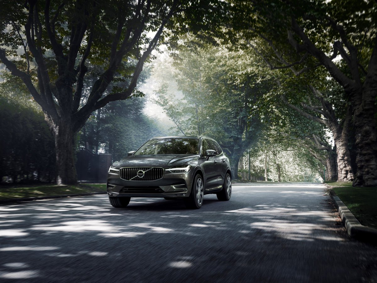 volvocarsin's tweet photo. The Volvo XC60 gets crowned as the Luxury Car of the Year at the prestigious News 18 Tech and Auto Awards.

#ArriveLikeNeverBefore #TechAndAutoAwards2018 @News18Tech @News18Auto #VolvoXC60 https://t.co/XCjvsbJBZ0
