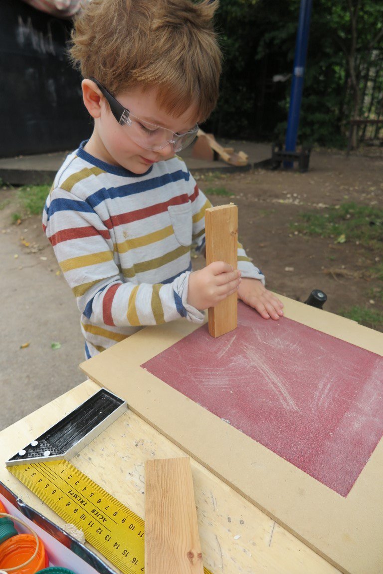 PeteMoorhouseEY's tweet photo. Here are my top 20 tips for woodwork with young children! Merry Christmas! https://t.co/vzKZ1fZMhw  Feel free to share.  Woodwork - Building a foundation for the creative thinkers, designers, makers, tinkerers of the future... https://t.co/8pFE3inVYL