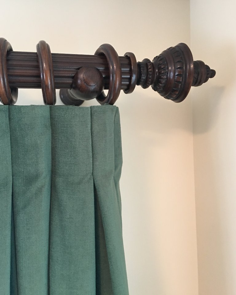 TSDinteriors's tweet photo. Elegant, timeless and classic for an antique collector.  We got that covered! #tsdinteriors #nhinteriors #windowtreatments #iloveantiques #oldisnew https://t.co/eEs6yDGdsG