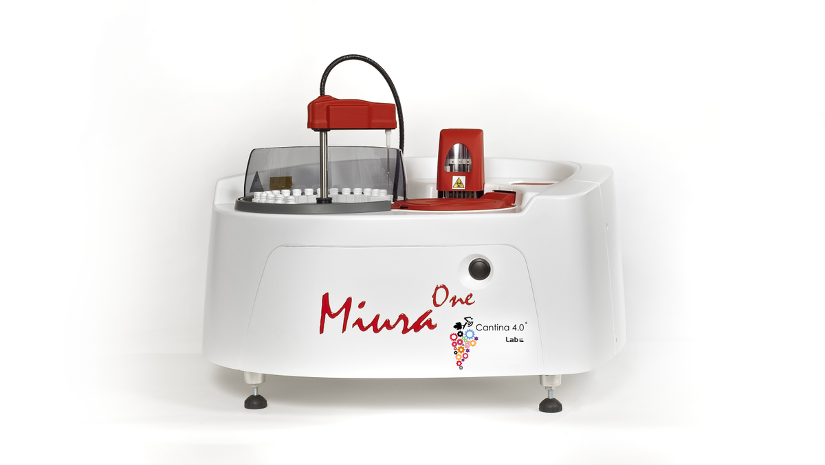 Cantina4punto0's tweet photo. Controllo dei parametri tecnologici e di qualità del #vino, di vitale e primaria importanza:
- controllo evoluzione della #fermentazione
- selezione migliori masse per gli #assemblaggi
- prodotto finale vicino a quello desiderato
https://t.co/ELaw4kF82W
#cantina40 #wine #lab https://t.co/whYewuD2Ct