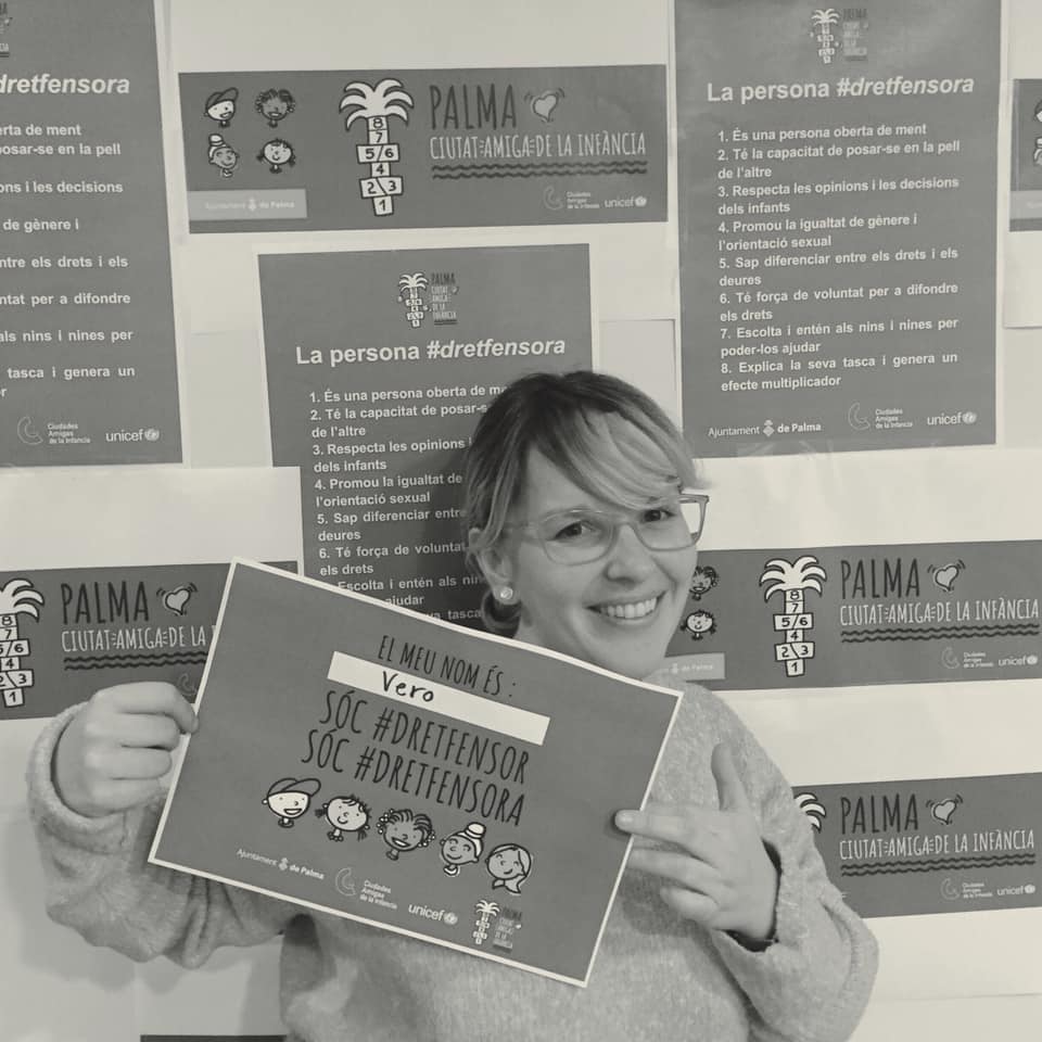 PalmaCiutatAmig's tweet photo. Ahir vàrem anar a l'Escola Municipal de Música amb la campanya #dretfensor #dretfensora. Avui ens trobareu  a les biblioteques i al Centre Flassaders.  @ajuntpalma https://t.co/W2elAObHfx
