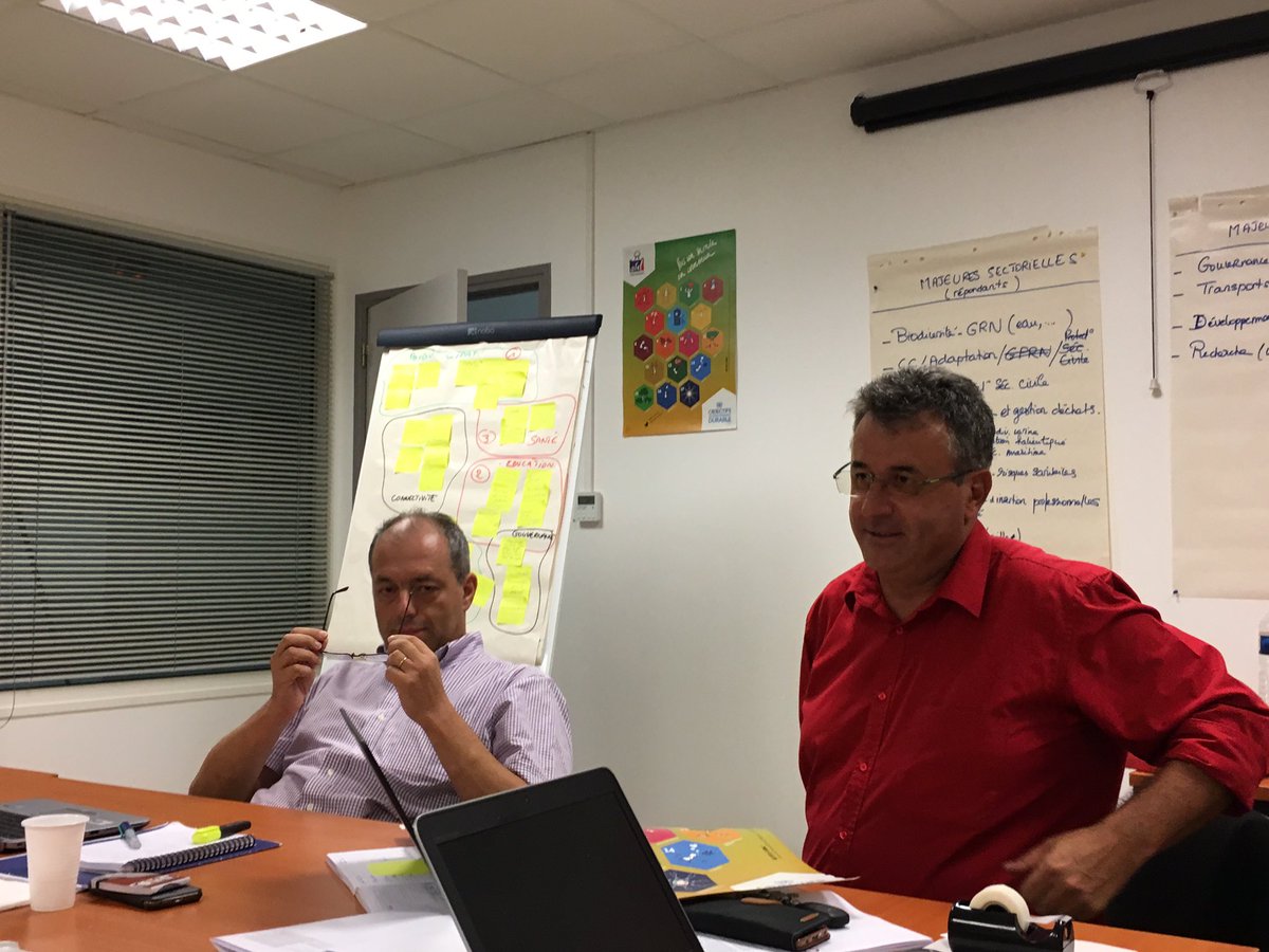 VirginieDelisee's tweet photo. À Mayotte la DROI réfléchit  à la stratégie Régionale de @AFD_France dans l'océan Indien. Une belle dynamique collective pour des enjeux communs climat, biodiversité, lien social, gouvernance @DubernetMarc @APouilles @RajatYves @benbrusset @JCouriaut @WillocquetB https://t.co/4kzoH4JjQ6