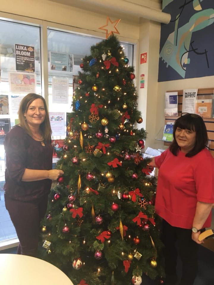 WaterfordLibs's tweet photo. At Ardkeen library, our tree is up and our Christmas books are out! Pop in this week, weβre open late tonight, till 5.30pm Wednesday, Thursday and until 4pm on Friday! #Waterford #ChristmasLibraries https://t.co/fENZkiMcgu