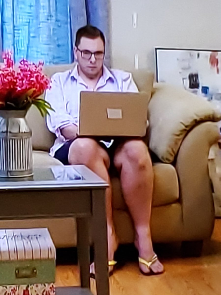 imaiden27's tweet photo. Just think twice (✌) before you start online dating.... you never know whatcha gonna get; the male or female you THINK is on the other end could be a biggie surprise! #90DayFiance #onlinedating #biggie #surprise #coltie #RunToTheHills🤘 https://t.co/g0f7WSO51Q