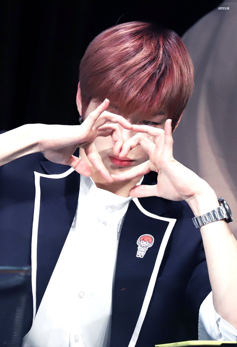 wannaDanielK's tweet photo. 181216 상암 누리꿈 팬싸 / 하뚜 천재 #강다니엘 #워너원 #Daniel #Wannaone https://t.co/gT1NUo31Uk