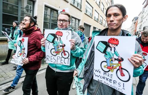 Serve un #decretorider!
Stanchi di aspettare il #Governo e l'esito di un tavolo ormai rotto, i #Riders chiedono di passare ai fatti, pubblicando una proposta di legge sulla #gigeconomy e il mondo delle #piattaformedigitali.

docs.google.com/document/d/1NH…