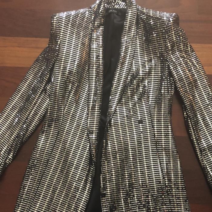 AddictCanarias's tweet photo. Blazer lentejuelas: Imprescindibles para estas fiestas. Elegante y casual al mismo tiempo 🧥😎 #canarias #tiendaonline #zara 
➡️ https://t.co/fOT42yqjWy https://t.co/pWpW48ifPM