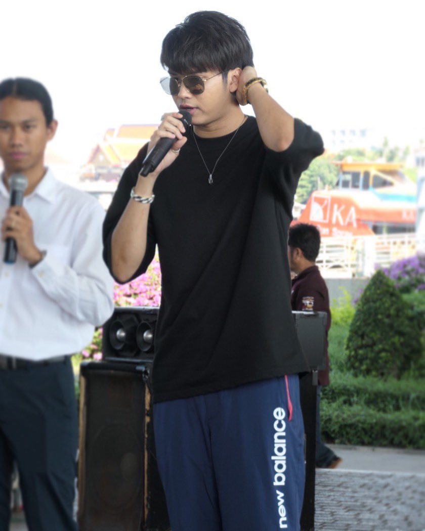 gwenchanablabla's tweet photo. อารมณ์บั่บอ่าน comics
ตอนแอบมองรุ่นพี่ที่แอบชอบกำลังยืนหน้าเสาธง พูดไปเอามือลูบผมไป
เขินอ่าาา
\(//∇//)\ \(//∇//)\
.
มโนเกินไปมั่กๆ
#NONTTANONT
#Forward #Wonderview
#ForwardFoundation
📸 @prwppraeww https://t.co/Gs1f3wYZag