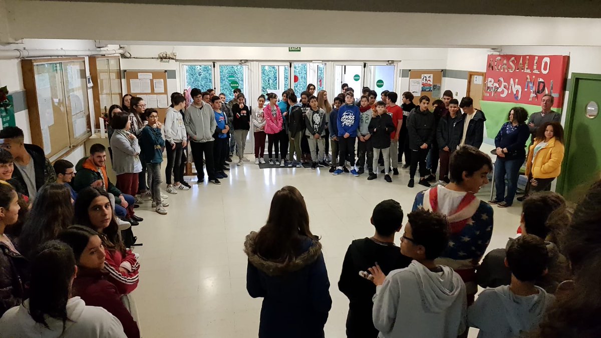 IESUrbanoLugris's tweet photo. Entre todos e todas temos na man construir un mundo mellor. A solución non é ter medo nin quedar na casa. A solución pasa polo respecto das liberdades, pola igualdade e pola educación en valores. A solución pasa por cada un de nós. #NiUnaMenos https://t.co/HDvFOeNOuD