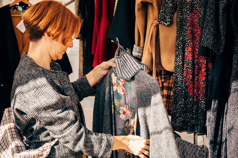 Monica Nanti és la cara visible d' #AldoBarcelona i també una Pionera més que va fer possible l'última edició de #lapionerazerowaste.
Avui us recordem la seva roba sostenible produïda a Barcelona!
__
#lapionera #poblenou #lapionerazerowaste #zerowaste #zerowastebcn #barcelona