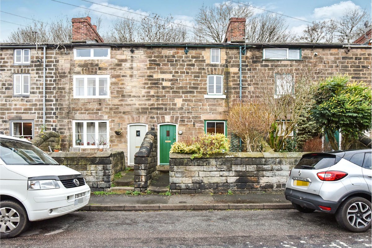 BelperProperty's tweet photo. New Year, New Property? Available now at £650pcm this lovely well presented 2 bed cottage in Milford could be your dream home! Viewings being arranged now, call 01773 828555 #LeadersBelper #DreamCottage #QualityProperty https://t.co/up049dAqQe