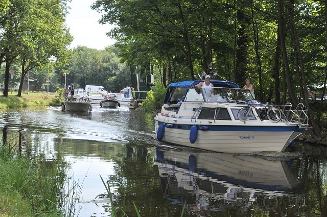 Onze provincie krijgt 40 nieuwe wandel-, fiets- en vaarroutes, met elk een typisch Gronings thema. De routes leiden langs de mooiste plekjes en worden mede mogelijk gemaakt door lokale ondernemers. We dragen een half miljoen #subsidie bij ow.ly/kzDf30n1PNi #toerisme @EGNBG