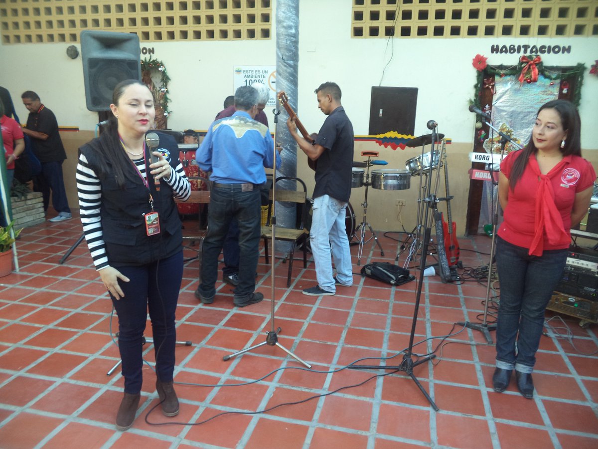 crsbarquisimeto's tweet photo. Con las palabras de la Viceministra @pili2021  en nombre de @irisvarela se le dió la bienvenida a la Navidad del @crsbarquisimeto y la @UTSOLara @mspenitenciario @65Leudi @POSPENITENCIARI @DSCRCO @mirelct @ler1972 @DHumanosMPPSP https://t.co/osTfL6fGX4