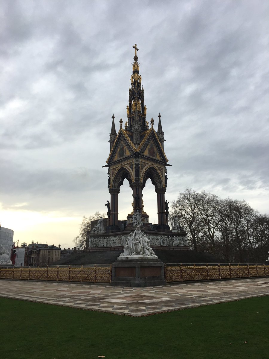 EliotCom's tweet photo. Passed it a lot but first time Iโve actually walked round it in 23 years of living in London! #firsttimeinlondon !! https://t.co/HNqDKHq3Vy