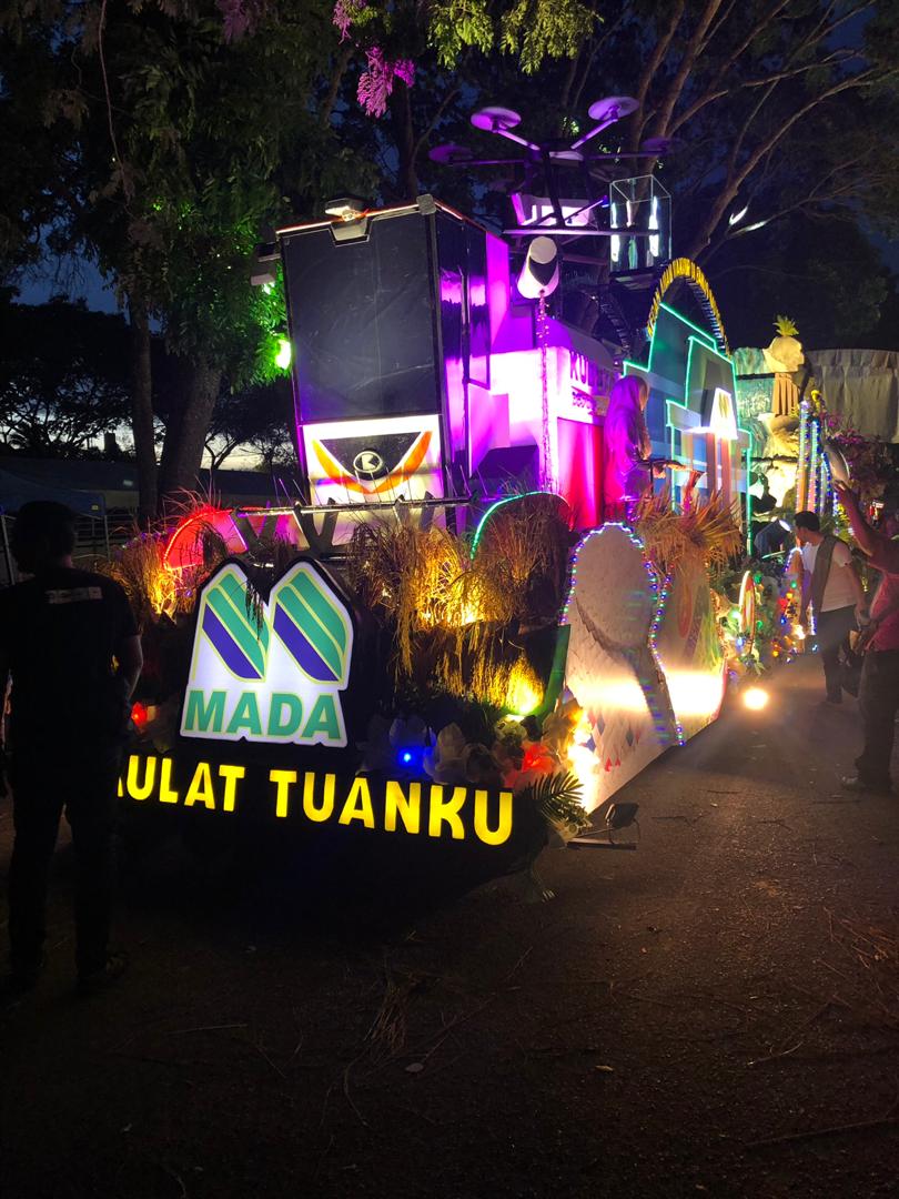 bme_mada's tweet photo. Jom memeriahkan Perarakan Kereta Berhias: nama diberi Biduk Laskar Muda.
#madamabeles
#bmemada https://t.co/geKojp27Nj