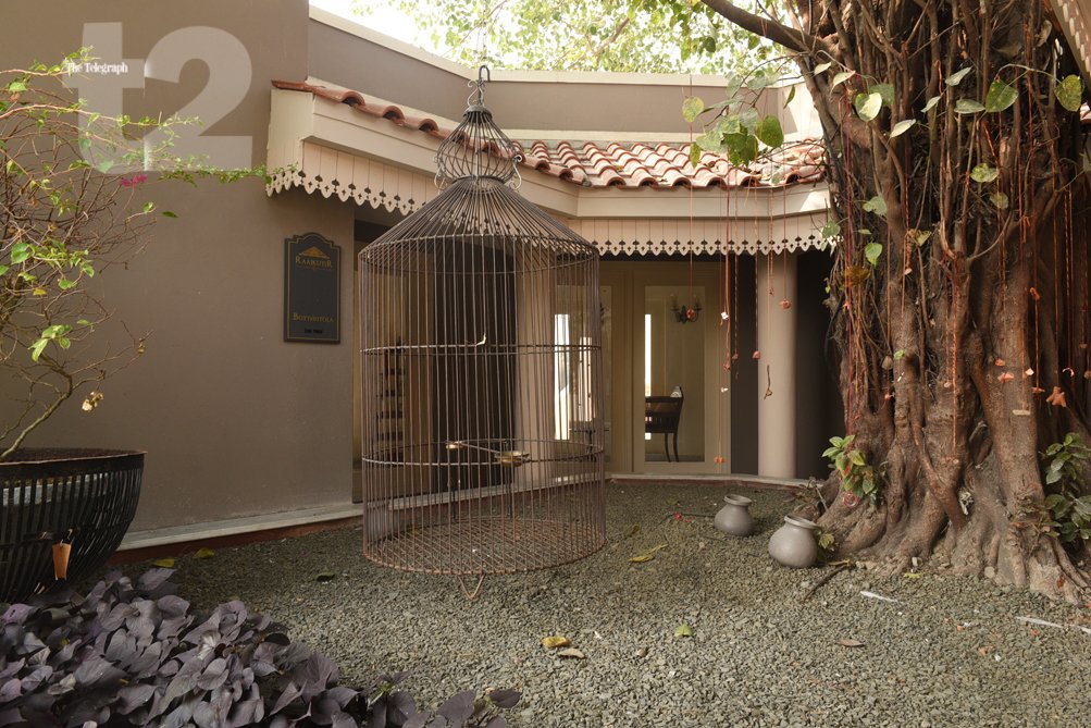 t2telegraph's tweet photo. #Raajkutir — a boutique hotel modelled on an old Bengali rajbari, at #Swabhumi — opens today. Before that, t2 took a walk-through and spoke to #HarshNeotia about how he conceptualised it 
 @AmbujaNeotia 

https://t.co/2t55jyyJgI https://t.co/jgbNY1M3Zm