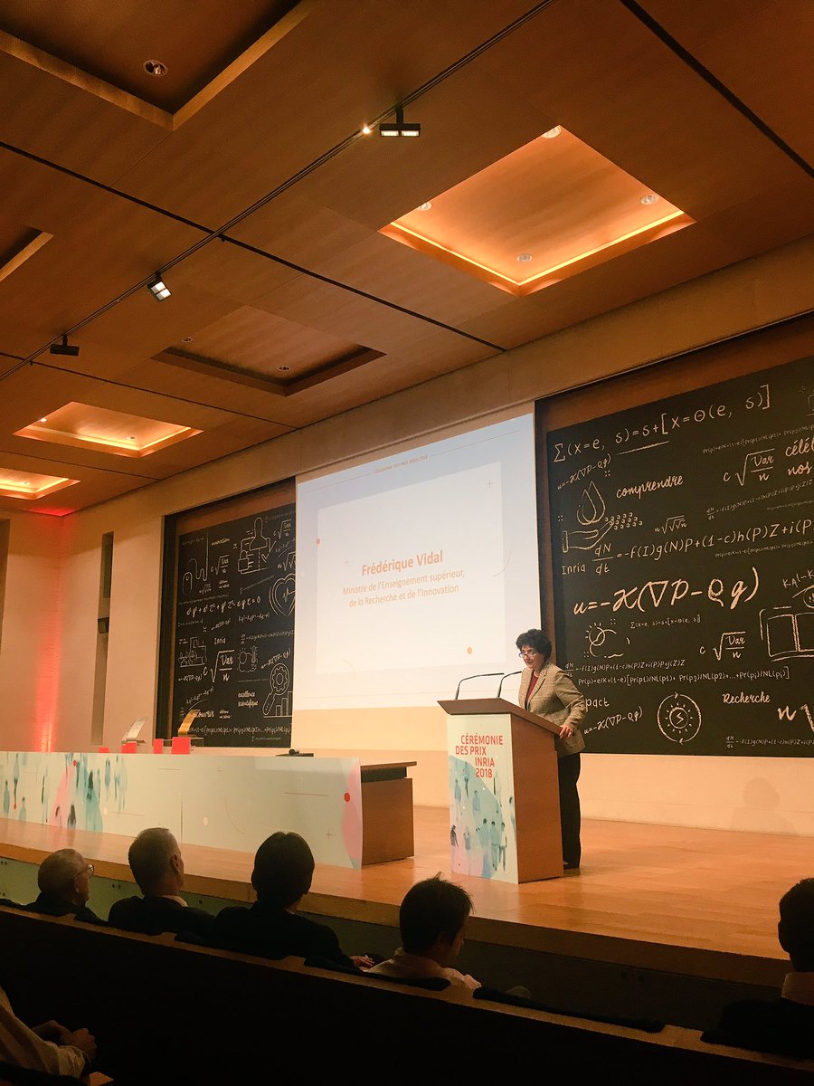 Inria's tweet photo. #PrixInria2018 đ
Discours de @VidalFrederique « Une chance sâoffre Ă la France dâinventer le monde numĂ©rique de demain et quand je vois lâaudace des travaux dâ@inria je me dis que ce rĂȘve est Ă portĂ©e de main » https://t.co/yj81Y9DrtH