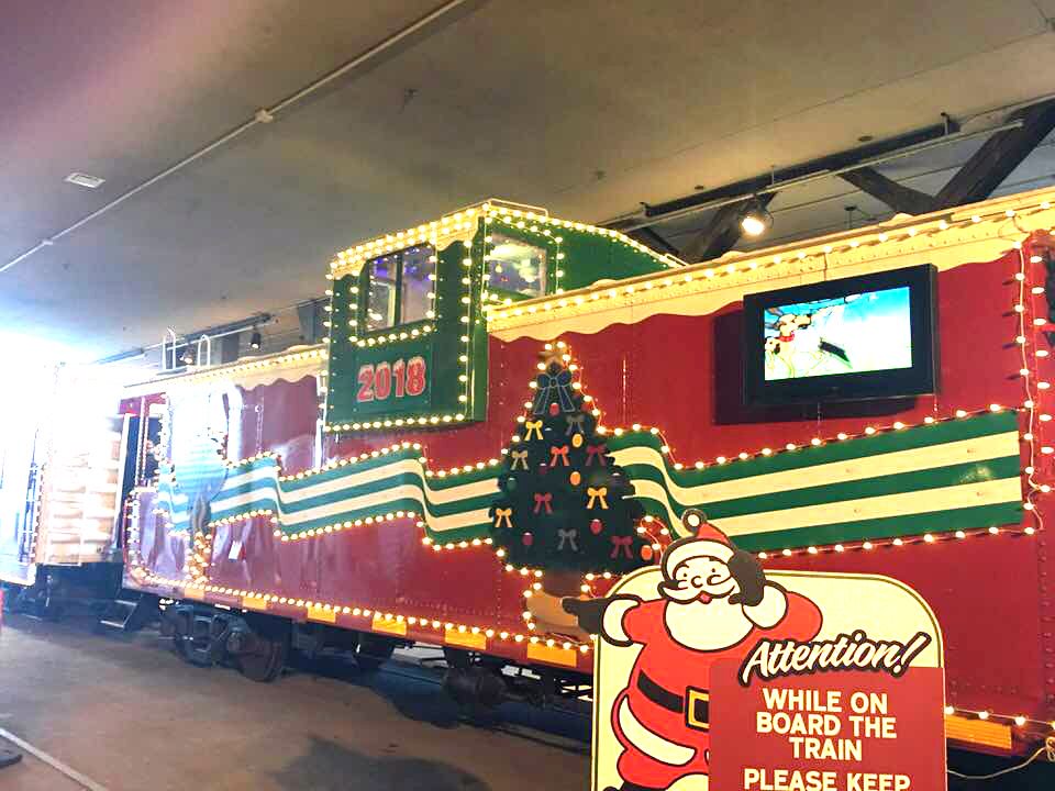 ScottVSellsKC's tweet photo. Kim and I were blessed to be able to take our grandson to the very cool Union Station Polar Express train yesterday. Had such a great time! Definitely worth the trip if you haven't been. 🎄🎅🤶

#christmasiscoming #holidayfun #❤️🏡KC #lovelivekc #ScottVSellsKC https://t.co/CVyuLwnnIn