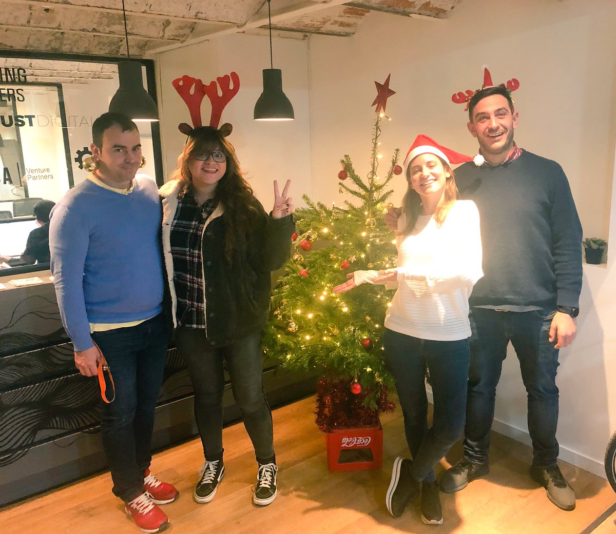 justdigital_'s tweet photo. #JUSTDigitalPeople | ¡Ya se empieza a sentir la navidad en casa! 🎄☃️❄️ @cobuilderhub https://t.co/XkIeVv08lp