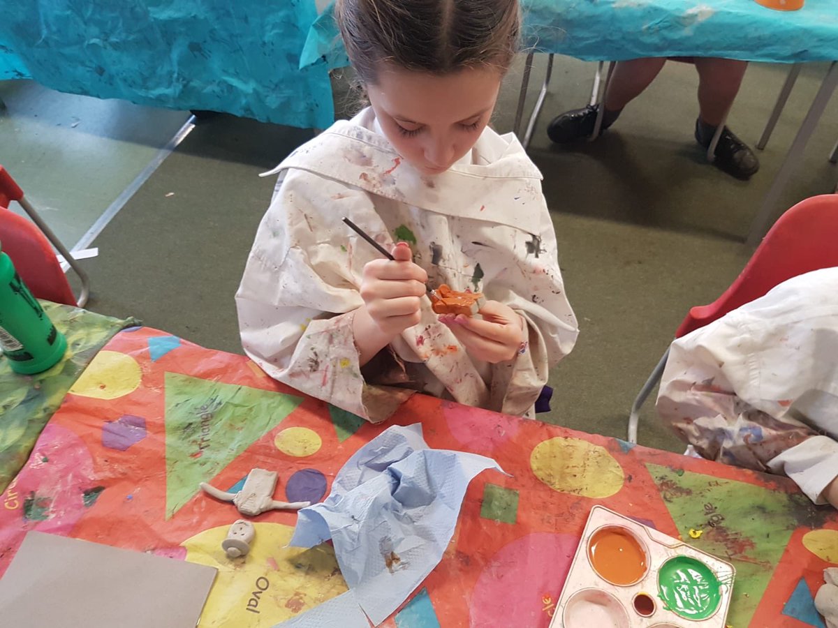 drwalker_s's tweet photo. Badgers spent the afternoon painting their sculptures! Can't wait to see them finished! #learningquest #aroundtheworld #worldstatues https://t.co/Wpgw4Euvmk