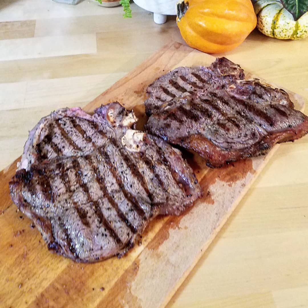 flavoroussoul's tweet photo. Med-rare porter house... #food #beef #bbq #steak #porterhouse #keto #mediumrare #whole30 #healthyfood #juicy #istachef #freshfood #colorful #taste #foodie #foodblogger #instafood #foodstagram #foodgasm #delicious #igfood #yummy #instaeats #lovefood #flavor https://t.co/djVycuq9vC