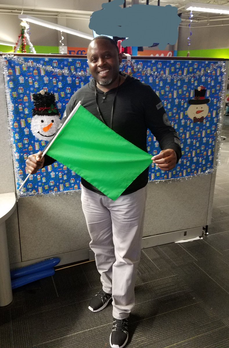 BCZIMLIZ's tweet photo. About last night, Shedrick didn't want the nest to close out the day without one TV. Way to wrap up the night! His 1st sale & TV @ that #TUProud #novanation #teamyolo #austinstrong #austinmss #TUGGLENATION https://t.co/GQJxcGG6X7