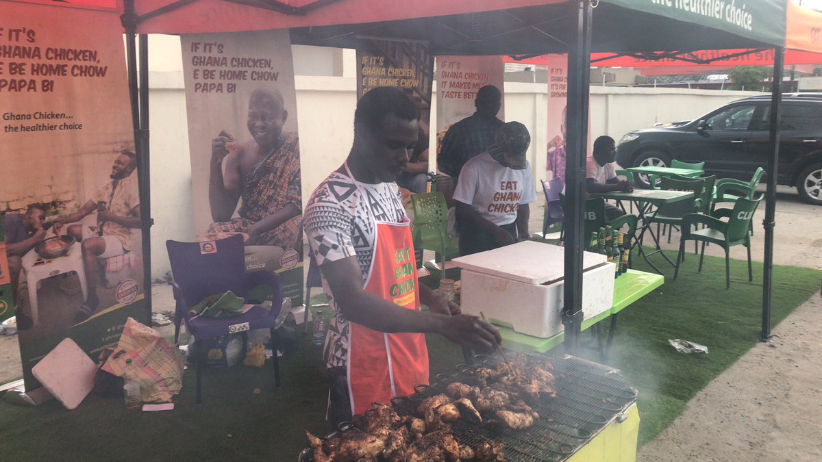 kobbyacquah's tweet photo. #EatGhanaChicken Oxford street sampling https://t.co/0Q23DuNfiZ