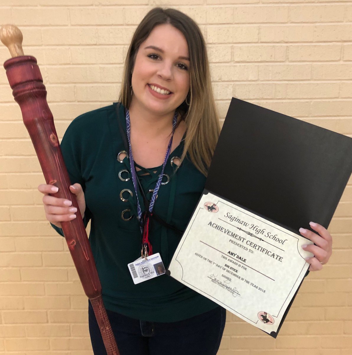 saginawhstx's tweet photo. The Big Stick Award goes to Amy Dale, Theater Director! @EMSISD @RiderNationTX @shsfineart @EMSISDFineArts https://t.co/vqzY43D4Xx