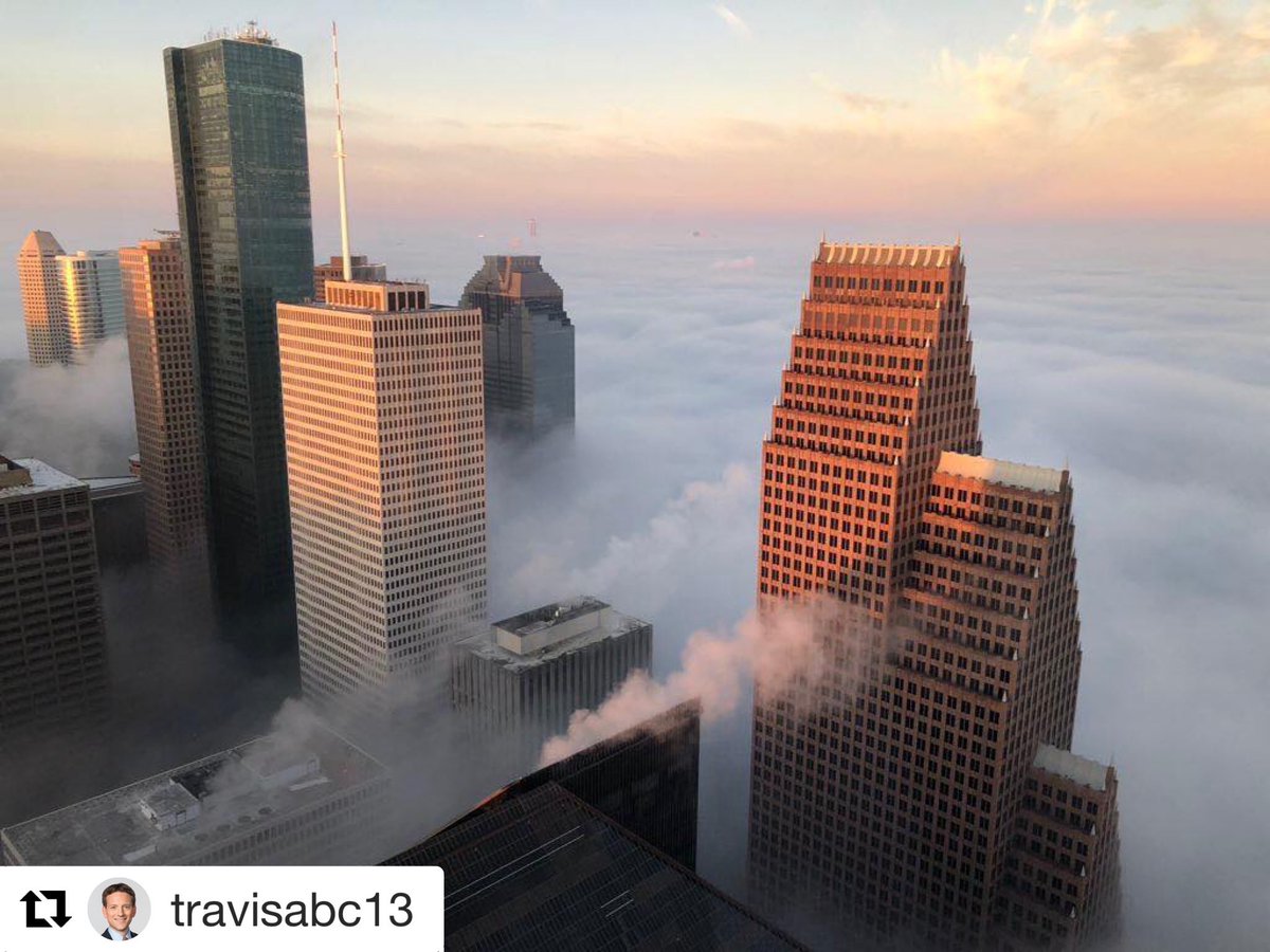 NGENradio's tweet photo. How amazing is this view from the Chase Tower! #FogForDays

Be careful out there, fam. 🧡#NGENRadio #Houston https://t.co/FQiJTCds4Q