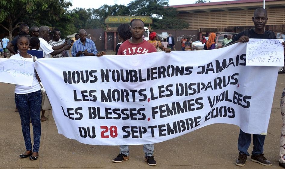 CDIPH_ChaireJIP's tweet photo. La complémentarité positive est l’une des politiques mises en œuvre par le #BDP en phase d’examens préliminaires pour encourager des poursuites nationales.

Pour lire le billet de Moussa Bienvenu Haba sur le #Quid_Justitiae, cliquez ici : https://t.co/aO2z2CcJzF

#ASP17 / #AÉP17 https://t.co/gsmGqNKqL8