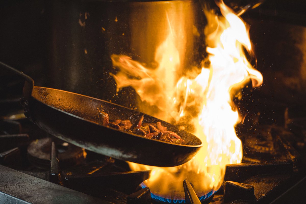 Our chefs love a bit of a show 🔥 #Londonbul 🌺