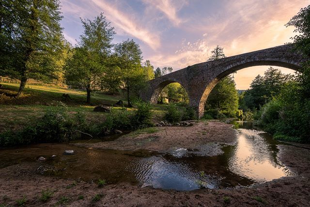 naphh's tweet photo. El pont de Malafogassa.. a beautiful medieval stone bridge from 15th century, in the middle of the wood, taken on a sunny afternoon almost approaching #sunset. Lovely #rural #catalunya
.
.
.
.
.
.
.
#nikond750 #tamron1530 
#igersosona #instaosona #osonag… https://t.co/yFpupJfwLg https://t.co/hqXxO7c4bc