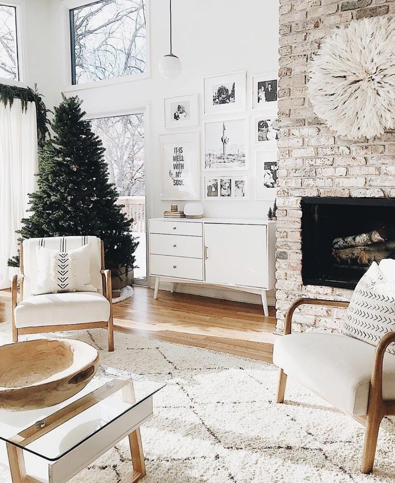 Only one more week until all the yummy holiday food starts being made for Christmas Eve! 😋. (Yes we’re counting down the days!) What holiday dish are you guys excited for? #polyandbark #wintervibes #aesthetics #interiordesign #interiorstyling #christmas #christmasdinner