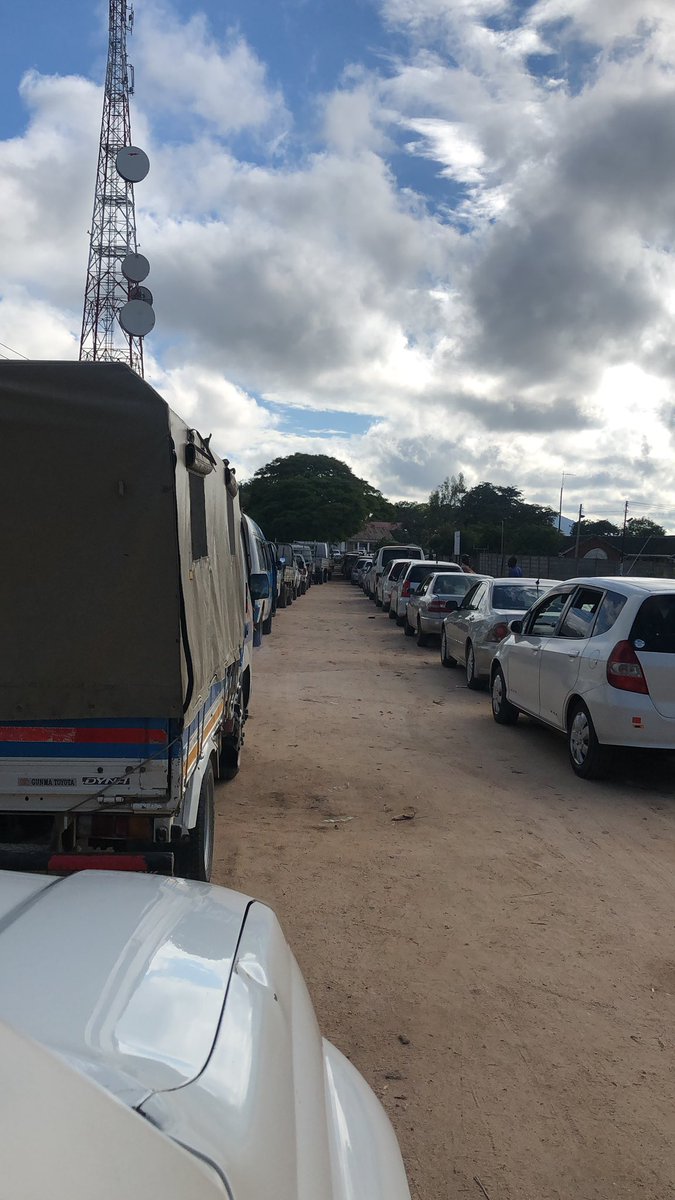 teekermanutd's tweet photo. I was in Zimbabwe recently all I can say is @edmnangagwa and @MthuliNcube are playing with people’s lives. #mahumbwe #gedye 1:1 @tfmeagles @sydneyfaraiz I will do a thread! https://t.co/C33pnqRQQs