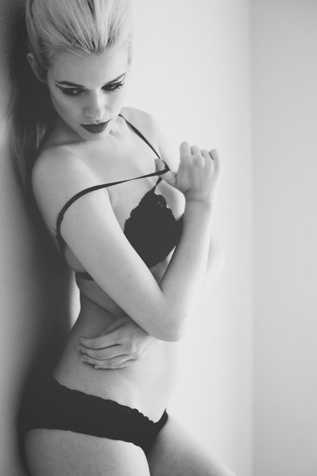 New set released on Patreon! https://t.co/xp9TIcZ2cQ for access. https://t.co/OlyGdeflPV<a href="/tag/uncensored"class="tags"><span>#uncensored</span></a><a href="/tag/oliviapreston"class="tags"><span>#oliviapreston</span></a>