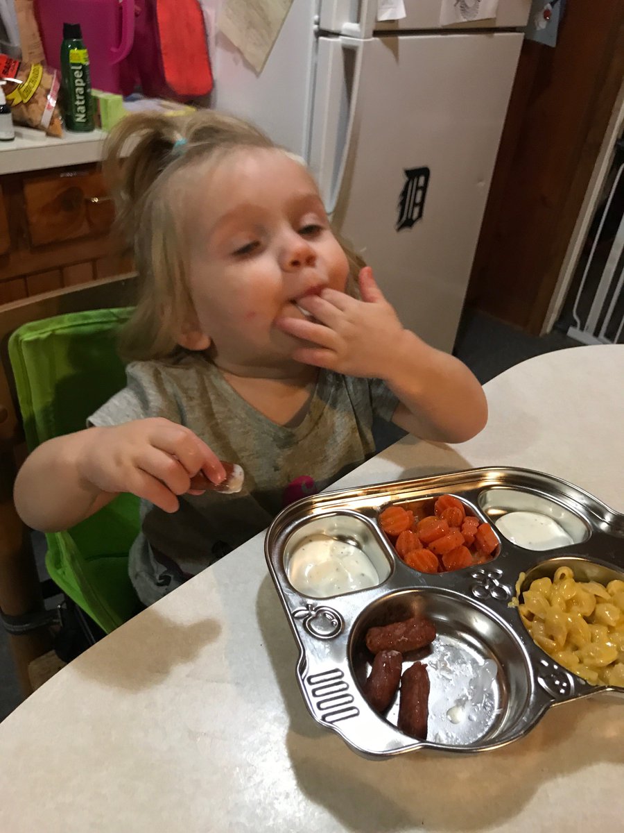 KYates321's tweet photo. This big girl LOVES having separate spaces for her foods and dips! #innobaby #dindinsmart #busplatter #jolimolibrands #brandrep #kidsfood #toddlerfood #ilovejolimoli #eattherainbow #mealtime https://t.co/BNuf5qrSDU