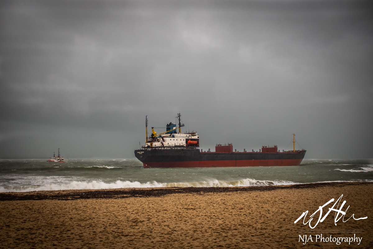 neal_bigogolf's tweet photo. Dramatic scenes @FalmouthTownUK with the running aground of a container ship @FalmouthCRT out in force doing a great job braving the cold and wet of the storm. #photography #cornwall #falmouth #coastguard #storm #nikon #sigma https://t.co/kWlGCXYIk1