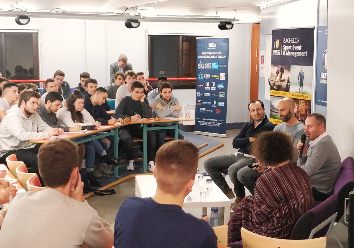 #sportbusiness #Nantes La conférence #Sport et #Medias organisée par les étudiants de @ISEFACBachelor 👏👌en présence de @OlivierCailler (@telenantesinfo) 🎥 @dphelippeau (@20minutesnantes) ✍️, @pelletier_gael (@HBCNantes) 🤾♂️ et Emmanuel Coeuret (@DeferlantesNRB) ⛹️♀️
