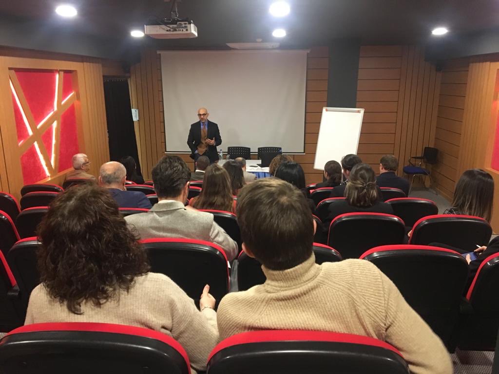 faruk__tatar's tweet photo. Bugün güzel İzmir’de güzel insanlarla Harika bir çalıştay yaptık..İlk günden beri başarıları ile gurur duydugumuz Gaziemir ve Narlıdere şubelerimizin yönetim ekipleri ile beraberdik https://t.co/I2yC05UWOH