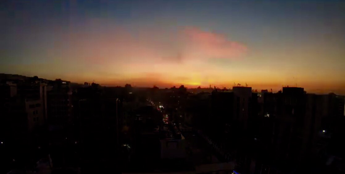 AbeerDarwiche's tweet photo. It is the evening and the sun painted the sky with orange threads, the horizon is illuminated with golden colors!
Abeer Darwiche Photos Nikon
#sunset #evening #orangesky #horizon #orangethreads #goldenhorizon #nature #panorama #lebanon #beforenight #abeerdarwiche #nikonlebanon https://t.co/581b5nup3b