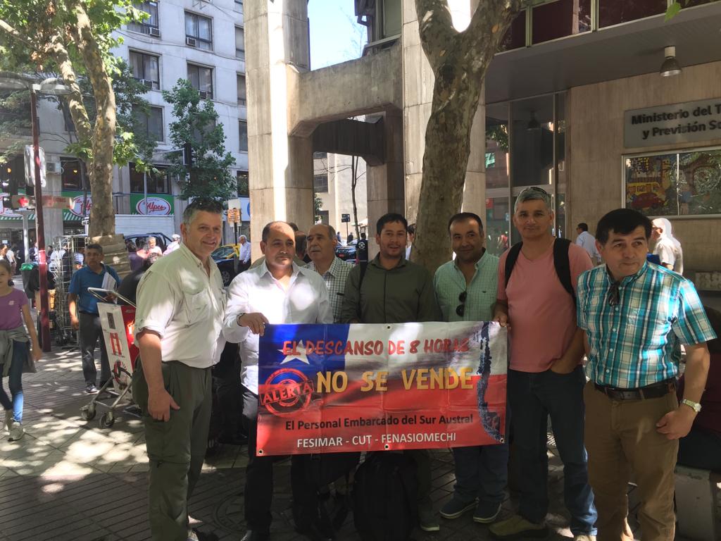 LemuyJose's tweet photo. Finalizada la ultima sesión de la mesa sobre el convenio maritimo MLC-2006, en el ministerio del trabajo, quedo claro como el gobierno actúa a la orden de los empresarios, en este caso de los navieros. https://t.co/LZ0I9MUvsO