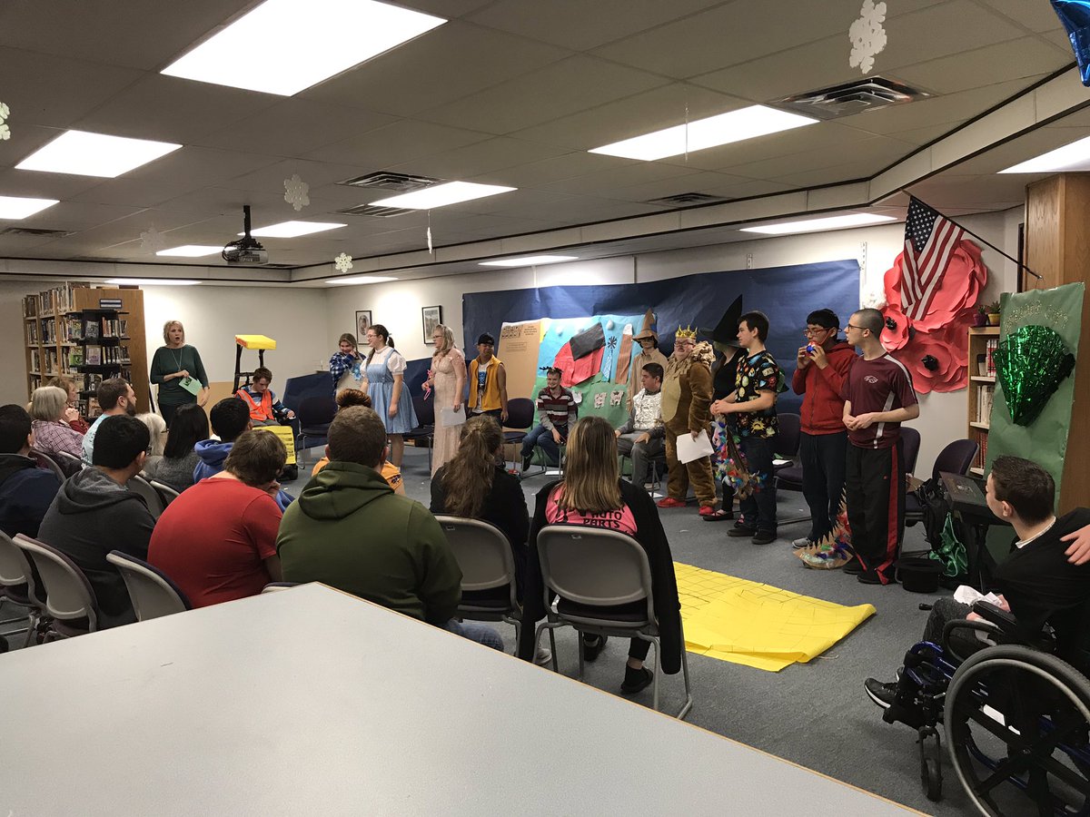 Glenpool_HS's tweet photo. Mrs. Bradley’s class performing the Blizzardy Wizard of Oz!  A great and entertaining performance by all of the cast!👍 https://t.co/WytdM3psDu
