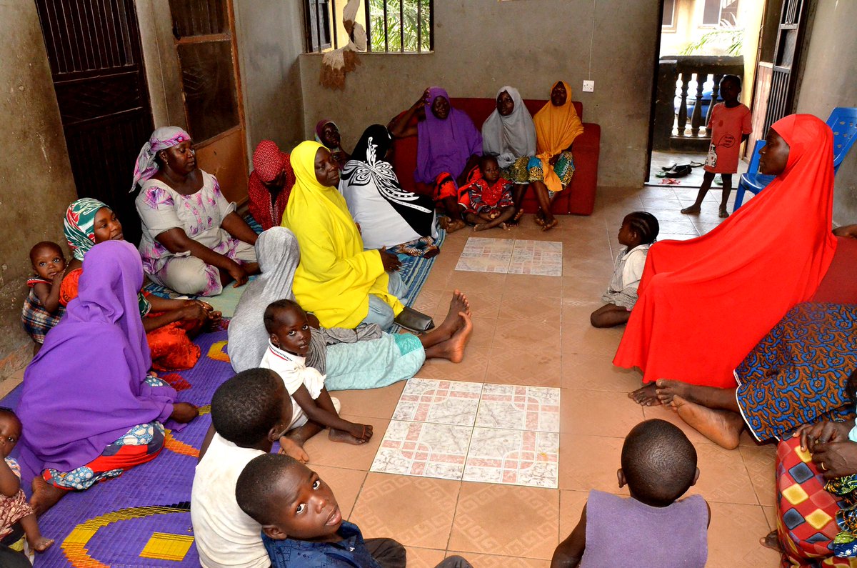 M_AdabaSoyemi's tweet photo. #LeaveNoOneOut! Communities were mobilized through compound/household engagements with families for the #yellowfever preventive campaign in #Abuja, #Borno, #Kebbi, #Niger, #Plateau & #Sokoto.
๐ธ: musa vincent
@UNICEF_Nigeria @gavi @MohamedFall @pterigoid @KBStGovt @BornoGovt https://t.co/Nhj2DmutIo